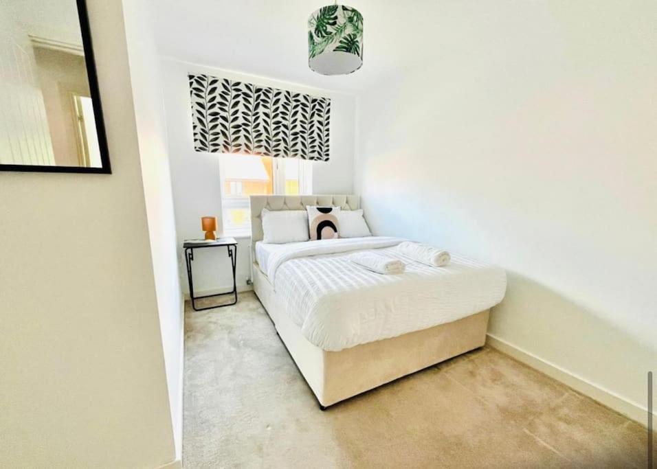 Ashford Retreat - Luxury Home With Double Parking Ngoại thất bức ảnh