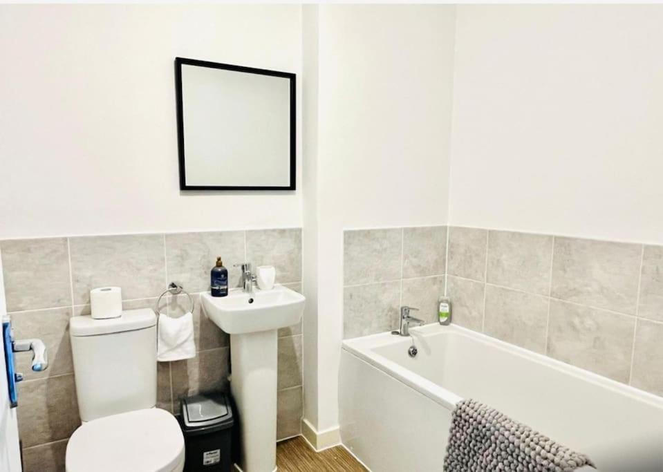 Ashford Retreat - Luxury Home With Double Parking Ngoại thất bức ảnh