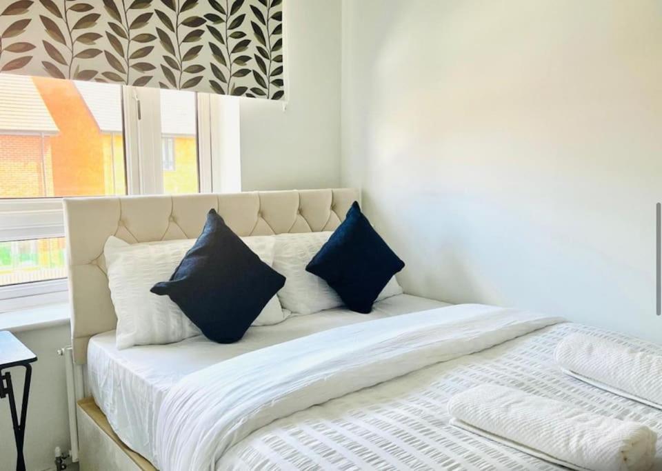 Ashford Retreat - Luxury Home With Double Parking Ngoại thất bức ảnh