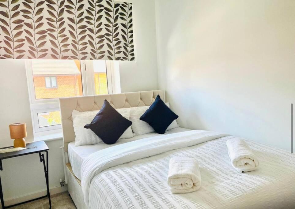 Ashford Retreat - Luxury Home With Double Parking Ngoại thất bức ảnh